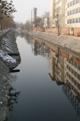 Baoding, Canal (c) Yves Traynard 2009