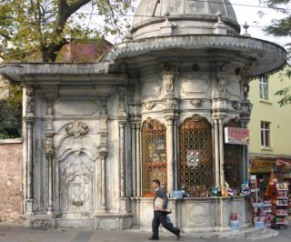 Istanbul, Fontaine (c) Yves Traynard 2006