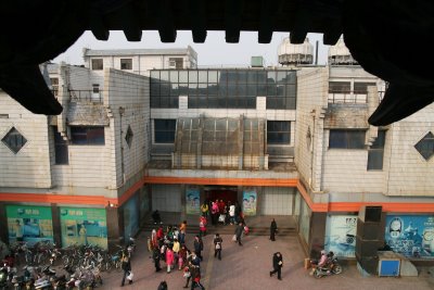 Baoding, Tour de la cloche, centre commercial (c) Yves Traynard 2009