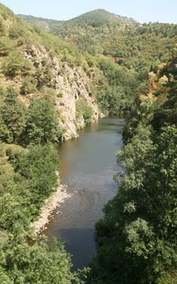 A bord du train Clermont-Nîmes, gorges de l'Allier (c) Yves Traynard 2009