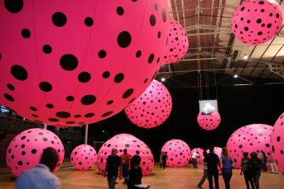 Paris, Grande Halle de la Vilette, Installation Yayoi Kusama (c) Yves Traynard 2008