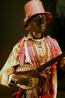 Paris, Musée des arts et métiers, le joueur de banjo (c) Yves TRAYNARD 2005