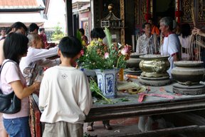 Malacca, Wesak (c) Yves Traynard 2007