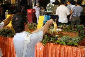 Malacca, Wesak (c) Yves Traynard 2007