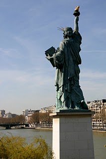 Paris, statue de la Liberté (c) Yves Traynard 2007