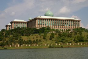 Putrajaya, Bureaux du Premier Ministre (c) Yves Traynard 2007