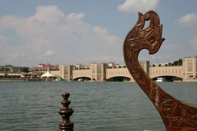 Putrajaya, Pont Ali Khojou (c) Yves Traynard 2007