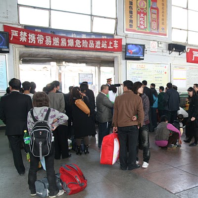 Baoding, salle d'attente (c) Yves Traynard 2010