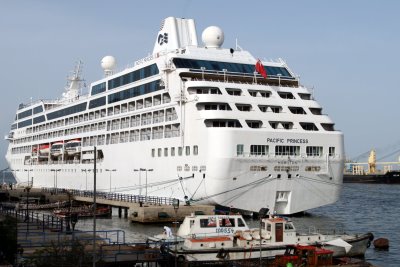 Port Saïd , Le Pacific Princess (c) Yves Traynard 2008