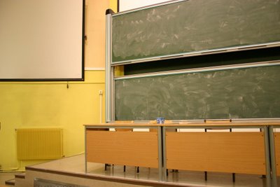 Créteil - Université Paris 12 - Estrade de l'amphi Jaune (c) Yves Traynard 2006