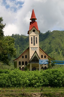 Lac Toba, Eglise (c) Yves Traynard 2007