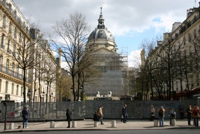 Paris, Boulevard St-Michel, la Sorbonne (c) Yves Traynard 2006