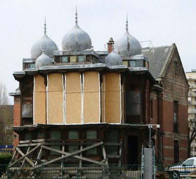 Courbevoie, Pavillon des Indes Anglaises -  142 boulevard Saint-Denis (c) Yves Traynard 2006