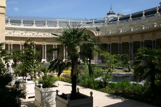 Paris, Petit Palais, le jardin (c) Yves Traynard 2006