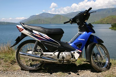 Lac Toba, moto (c) Yves Traynard 2007