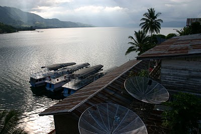 Lac Toba, le lac à Tuktuk(c) Yves Traynard 2007