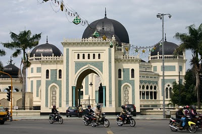 Medan, Grande mosquée (c) Yves Traynard 2007