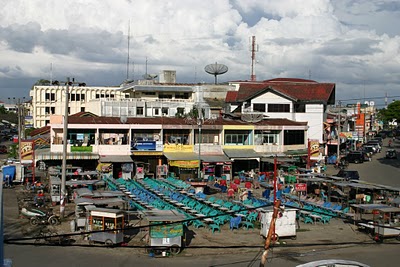 Banda Aceh, Face à l'hôtel Prapat (c) Yves Traynard 2007