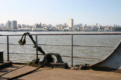 Catembe, vue sur Maputo (c) Yves Traynard 2006