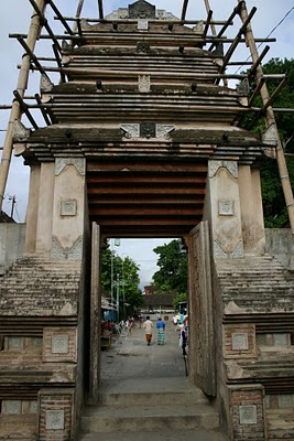 Kota Gede, Enceinte de la mosquée (c) Yves Traynard 2007