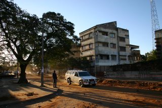 Maputo, Avenida Maguiguana, le soir (c) Yves Traynard 2006