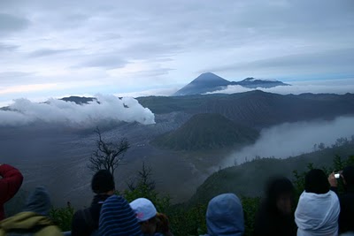 Bromo, vue sur les trois volcans (c) Yves Traynard 2007