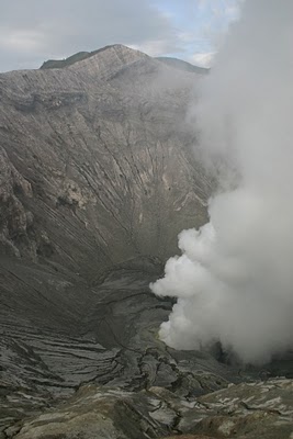 Bromo, vue sur le cratère (c) Yves Traynard 2007