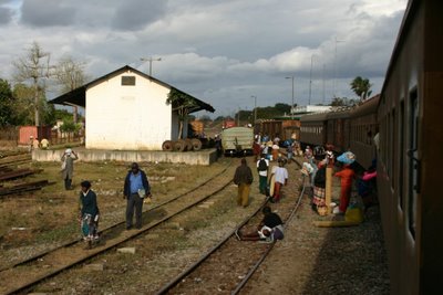 Ligne Maputo-Chókwè (c) Yves Traynard 2006