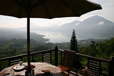 Penelokan , Lac et volcan (c) Yves Traynard 2007