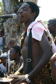 Ilha de Mozambique, Percussioniste des Peter Jet (c) Yves Traynard 2006