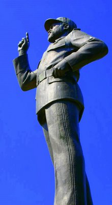Maputo, Statue de Samora Machel (c) Yves Traynard 2006