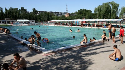 Baoding, Piscine (c) Yves Traynard 2009