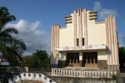 Inhambane, cinéma (c) Yves Traynard 2006