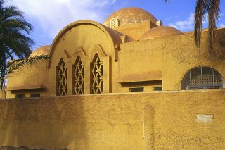 Algérie, El-Golea, Eglise dans la ville du tombeau de Charles de Foucauld (c) Yves TRAYNARD 2000