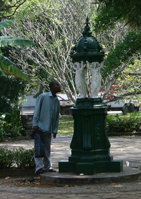 Maputo, Fontaine Wallace (c) Yves Traynard 2006
