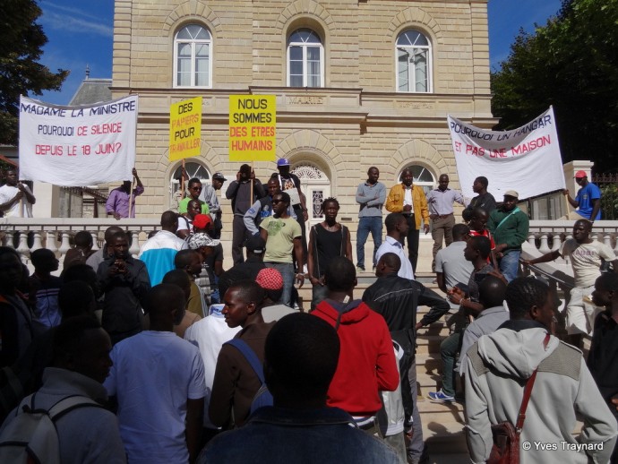Manifestation devant la mairie de Gentilly